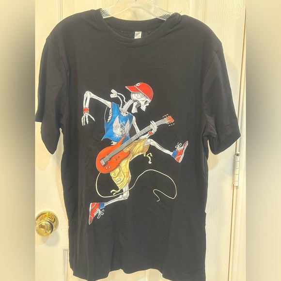GUITARIST Black Graphic T-Shirt with Skeleton Guitarist 20.5”W x 27”L SZ Medium - Picture 1 of 5